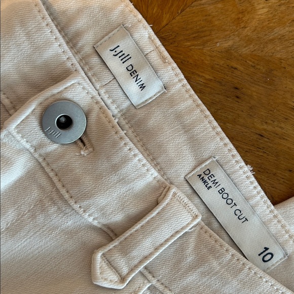J. Jill Cream Denim Demi-boot cut Boot-Cut Ankle jeans. Size 10. Mid rise. EUC. - Picture 3 of 11